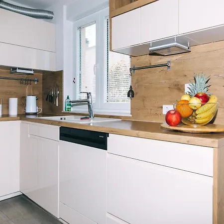 Edonia Garden Comfortable & Stylish Duplex With Relaxing Private Garden