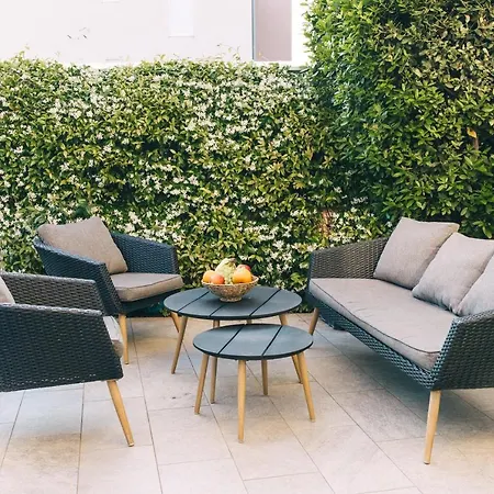 Edonia Garden Comfortable & Stylish Duplex With Relaxing Private Garden Apartment *