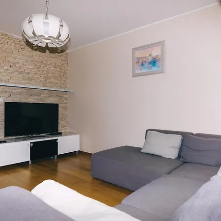 Edonia Garden Comfortable & Stylish Duplex With Relaxing Private Garden