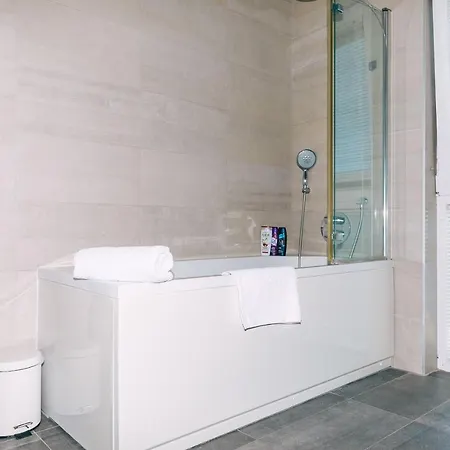 Edonia Garden Comfortable & Stylish Duplex With Relaxing Private Garden