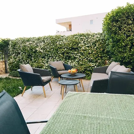 Apartment Edonia Garden Comfortable & Stylish Duplex With Relaxing Private Garden