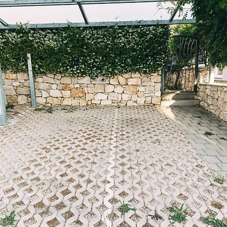 Edonia Garden Comfortable & Stylish Duplex With Relaxing Private Garden Apartment *