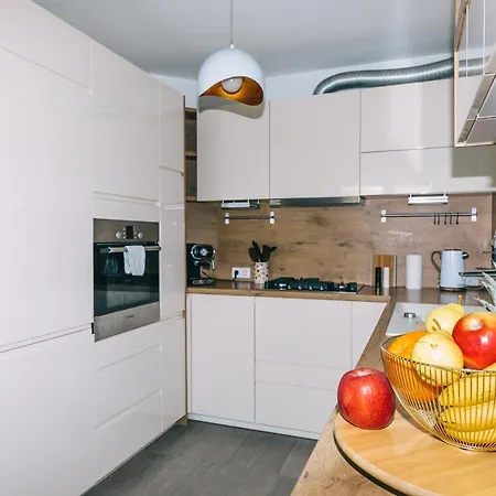 Edonia Garden Comfortable & Stylish Duplex With Relaxing Private Garden *