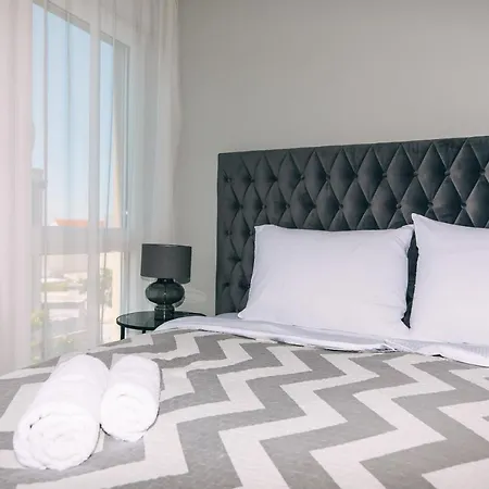 Edonia Garden Comfortable & Stylish Duplex With Relaxing Private Garden Apartment