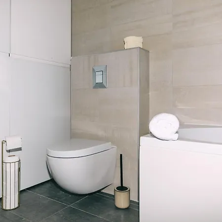 Edonia Garden Comfortable & Stylish Duplex With Relaxing Private Garden