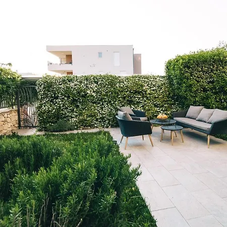 Apartment Edonia Garden Comfortable & Stylish Duplex With Relaxing Private Garden